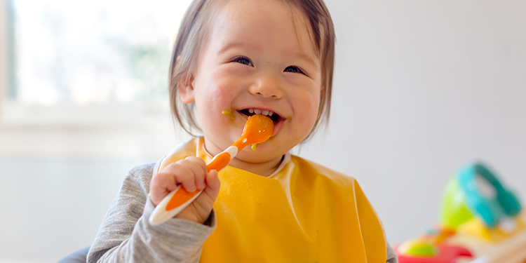 62-toddler_chewing_on_spoon